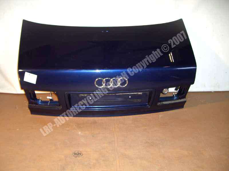 Audi A8 D2 1999 Heckklappe Limo 4D0827023N GPS